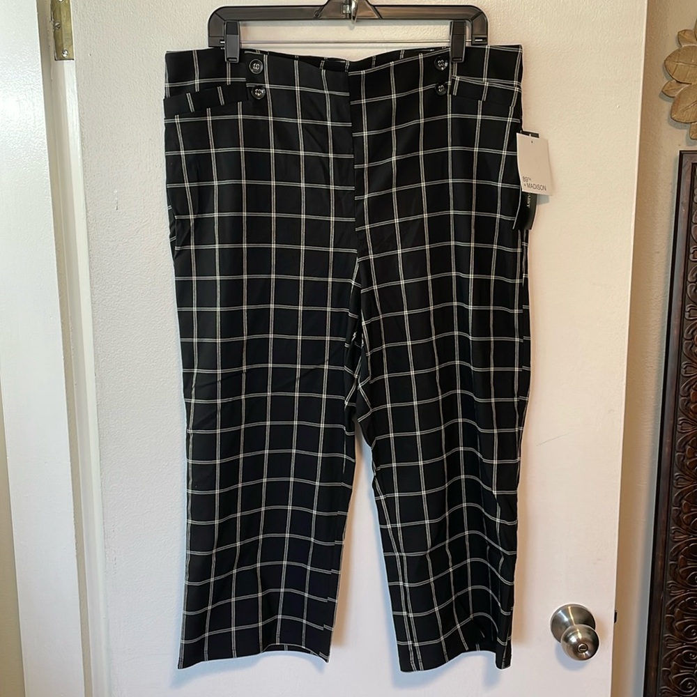 89th + Madison Capri. Size 2X